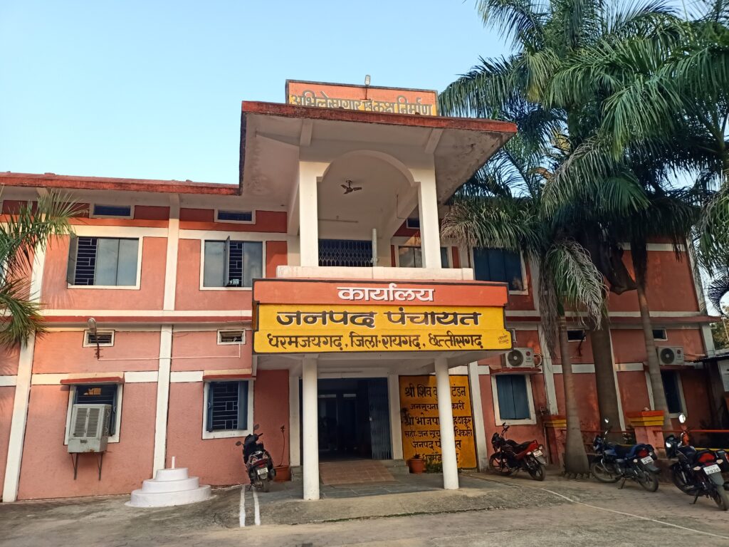 ग्राम पंचायत में रोजगार सहायक ने भोलेभाले ग्रामीणों के पैसे का किया गबन, ग्रामीण ने मिडिया के समक्ष लगायी गुहार 2 IMG20240304170657