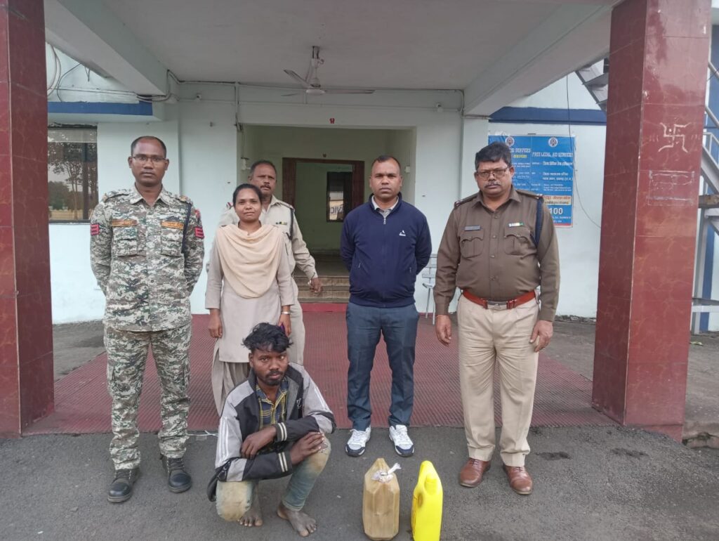 पूंजीपथरा पुलिस की अवैध शराब बिक्री पर कार्रवाई: ग्राम गुडगुड में 10 लीटर महुआ शराब के साथ युवक गिरफ्तार 2 WhatsApp Image 2025 01 14 at 4.31.53 PM