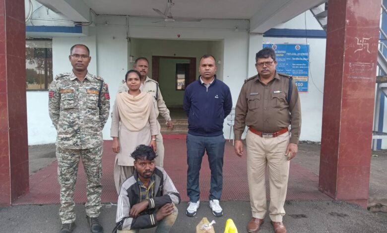 पूंजीपथरा पुलिस की अवैध शराब बिक्री पर कार्रवाई: ग्राम गुडगुड में 10 लीटर महुआ शराब के साथ युवक गिरफ्तार 1 WhatsApp Image 2025 01 14 at 4.31.53 PM