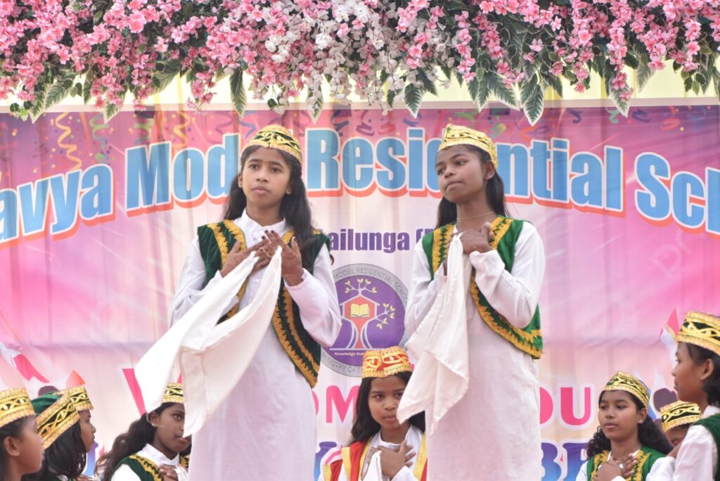एकलव्य विद्यालय लैलूंगा ने मनाया धूमधाम से वार्षिक उत्सव, रंगारंग कार्यक्रमों की प्रस्तुति 4 1000127858