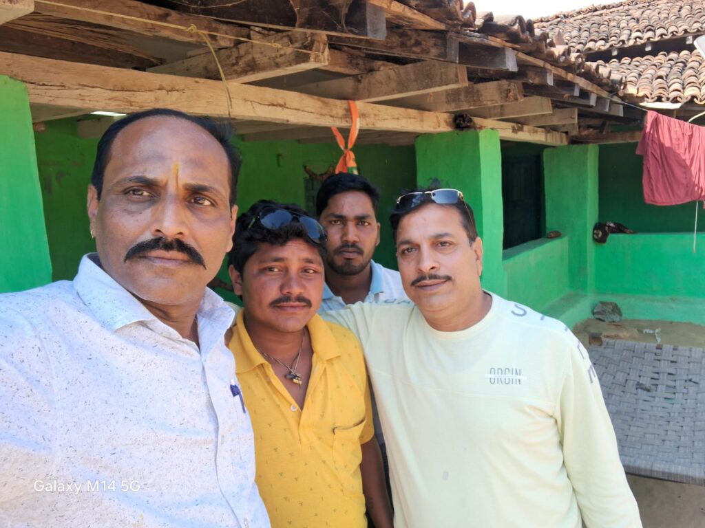 वार्ड 13 के पार्षद श्रवण राठिया बड़ा दिल दिखाते हुए पार्षद प्रत्याशी अजय राठिया का कर रहे समर्थन 2 1000133947
