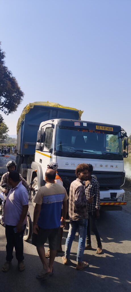सडक हादसे में एक व्यक्ति की मौत, सर चकनाचूर 2 1000165144