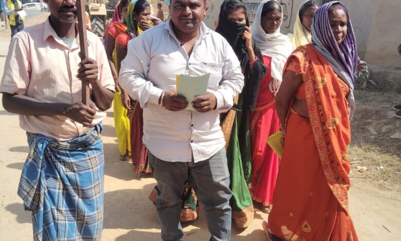 बीडीसी प्रत्याशी राम विश्वास की पकड़ क्षेत्र में हों रही मजबूत, दरिडीह में धुआधार प्रचार प्रसार 1 IMG 20250217 WA0042