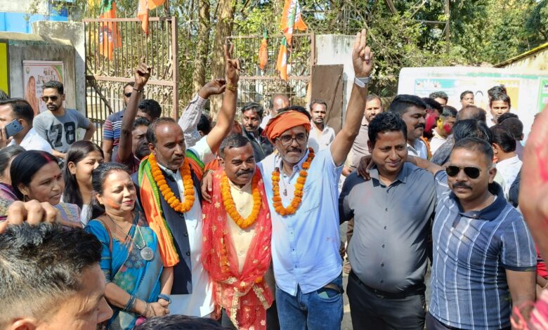 अनिल सरकार बने भाजपा से नगर पंचायत अध्यक्ष धरमजयगढ़ , 15 वार्ड में से 10 सीट पर भाजपा का कब्ज़ा 1 IMG20250215103331