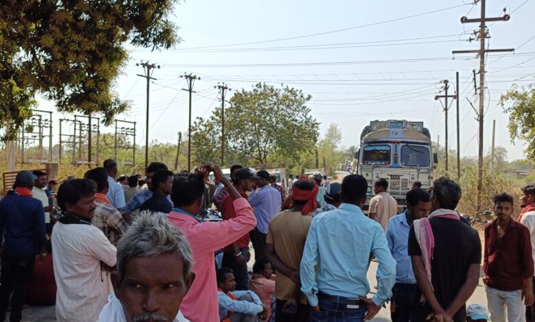 ग्रामीणों ने किया चक्काजाम, बिजली समस्याओं को लेकर सडक पर चक्काजाम 1 IMG20250225130454