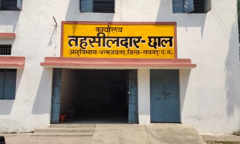 छाल तहसील में स्थग्न आदेश के बाद भी नहीं रुक रहा बेजाकब्ज़ा भूमि में निर्माण कार्य, पटवारी ने कहा प्रकरण के बाद भी तहसीलदार ने स्टे नहीं दिया... 1 IMG 20241223 WA0000