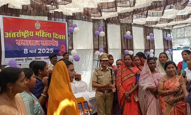 थाना धरमजयगढ़ में मनाया गया अंतराष्ट्रीय महिला दिवस, विभागों से आए महिलाओं का थाना प्रभारी ने किया सम्मान 1 IMG 20250308 WA0011