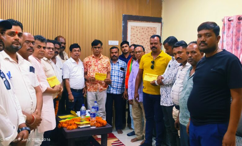 छत्तीसगढ़ प्रदेश बंग समाज के पदाधिकारी पहुंचे जशपुर जिला समाज के लोगों ने किया स्वागत 1 IMG 20250608 WA0007