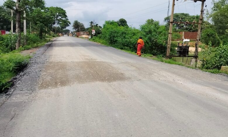 खबर का असर :- समाचार चलने पर धसी सडक में डली गिट्टी, आखिर क्यों करतें हैं अधिकारी समाचार चलने का इंतजार....? 1 IMG 20250714 WA0001