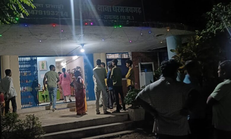 कई लोगों में जमकर हुई मारपीट, शिकायत लेकर दोनों पक्ष थाना पहुंचे , पुलिस जांच में जुटी 1 IMG 20250818 WA0021