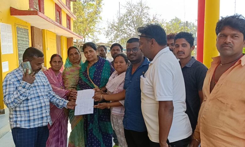 धरमजयगढ़ के बेहरापारा वार्ड में पेयजल संकट गहराया, सबमर्सिबल पंप लगाने नगर पंचायत को सौंपा आवेदन 1 IMG 20260227 WA0000