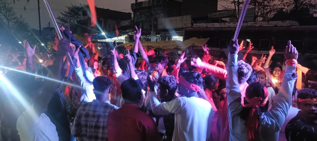 धरमजयगढ़ में रामनवमी शोभा यात्रा: तेज बारिश के बावजूद सैकड़ों भक्तों की भव्य रैली, डीजे पर झूमे श्रद्धालु 2 1002163271