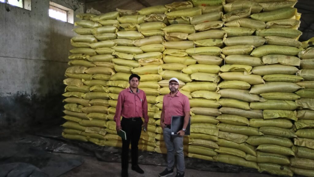 धरमजयगढ़ में उर्वरक दुकानों पर प्रशासन सख्त, कई दुकानों पर कार्यवाही 4 1002247795