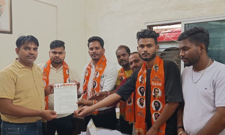 बढ़ते बिजली बिलों के विरोध में शिवसेना का हल्ला बोल, बिजली विभाग को सौंपा ज्ञापन 1 IMG 20260622 WA0007