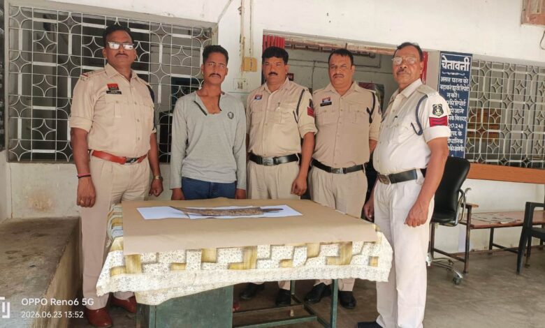 धरमजयगढ़ के कापू में खुलेआम लहरा रहा था तलवार, पुलिस ने दिखाई कानून की धार 1 IMG 20260623 WA0008