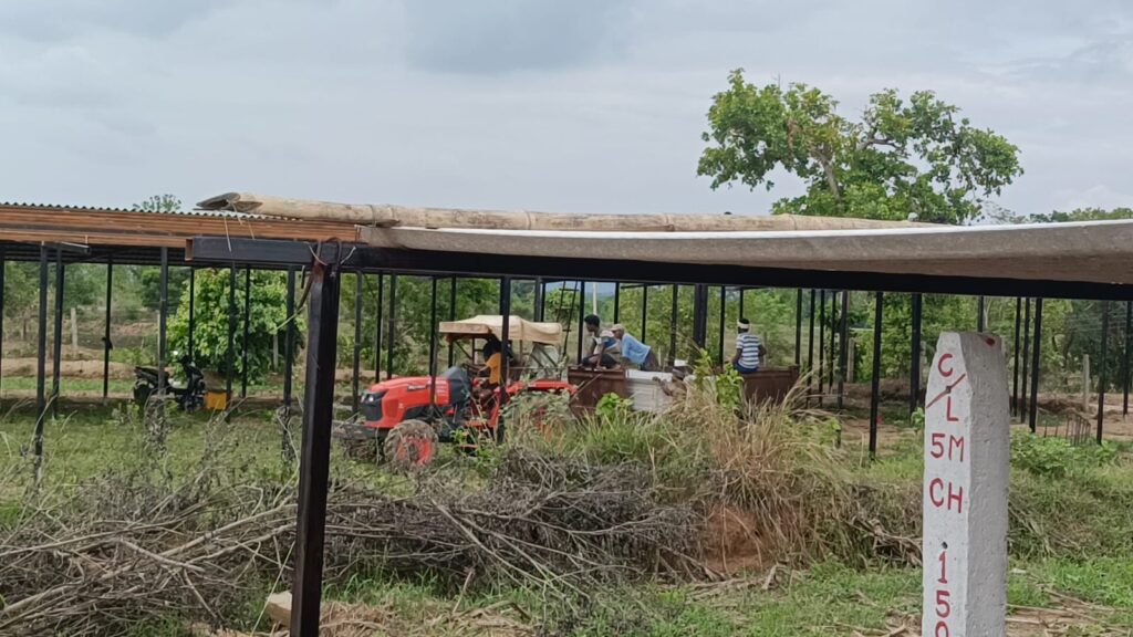 धरमजयगढ़ के Secl प्रभावित क्षेत्र में शेड निर्माण कार्य का तहसीलदार हितेश साहू ने किया निरीक्षण.... 2 1002896599