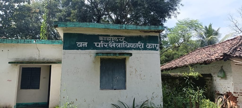 “कापू रेंज में ‘गुमशुदा’ रेंजर की तलाश! “कार्यालय पहुंचो तो रेंजर गायब,“दफ्तर में नहीं, फोन पर नहीं! कापू रेंजर को लेकर आवेदकों ने उठाए सवाल” 2 1003440667